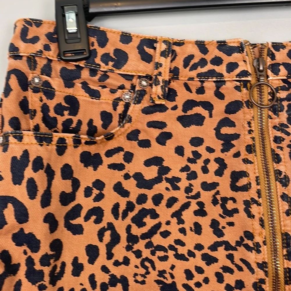 Free People. We The Free Zip It Up Leopard Print Denim Mini Skirt. Size 30